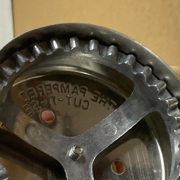 Pampered Chef Baker's Roller & Cut-N-Seal Set - Picture 4 of 11